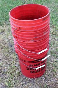 lot 99 image: Lot of 5 gallon buckets