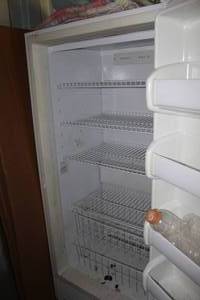 lot 101 image: Deep freezer not sure if it works was told it worked when it was put in storage