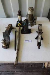 lot 169 image: Jacks , hitch with drop and ball