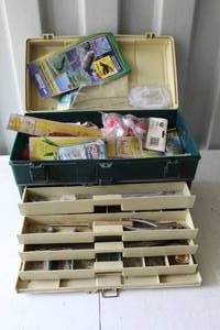 lot 174 image: Tackle box full of fishing things see pictures for details