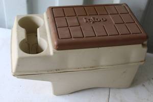 lot 175 image: Igloo cooler for your car or truck or van or ATV