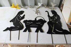 lot 180 image: Nativity yard decoration and butterfly and dragonfly clips