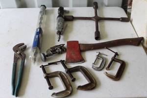 lot 194 image: Mixed lot AX clamps and more
