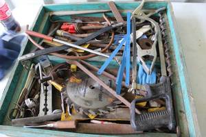 lot 195 image: Mixed lot of tools every thing in the drawer (the green drawer is not included)