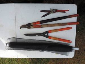 lot 113 image: Loppers and screen