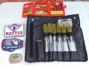lot 127 image: Handy toughtest wood chisels, bits-wood and patches and belt buckle