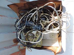 lot 131 image: Box of electrical wires and things