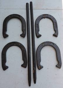 lot 133 image: Horseshoe game set