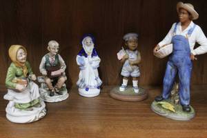 lot 202 image: Figures