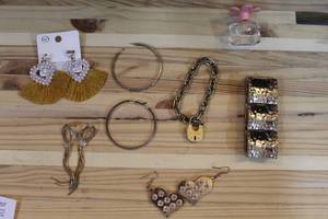 lot 207 image: mixed lot of costume jewelry