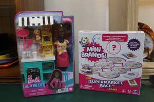 lot 226 image: barbie and mini brand game