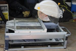 lot 1 image: Chicago Electric 2.5 Horsepower 10 Industrial TileBrick saw