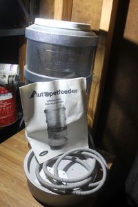 lot 306 image: Auto Pet Feeder