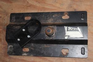 lot 315 image: Universal Gooseneck Ball Plate,Rated for 30,000lbs.