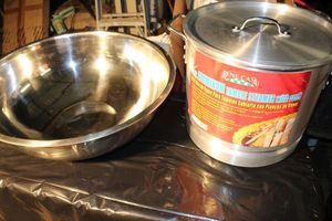 lot 376 image: 20 Qt Stock Pot and Very Large Mixing Bowl, Appears to be Unused