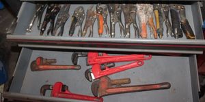 lot 392 image: Various Sizes of Vise Grips and Pipe Wrenches