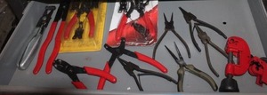 lot 393 image: Variety of Split Ring Pliers and Tubing Cutters