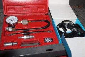 lot 405 image: Pit Bull Compression Tester and Endoscope Camera