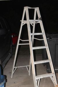 lot 423 image: 6ft. Aluminum Ladder