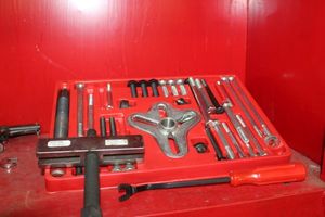 lot 444 image: Gear Puller Set
