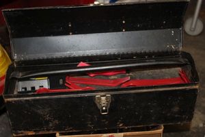 lot 468 image: Metal Toolbox, contents included