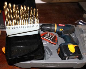 lot 250 image: Cordless Drill and Drill Bits