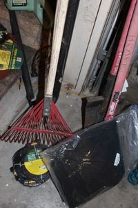 lot 389 image: Lawn tools