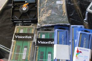 lot 478 image: Computer Hard Drives and Memory Sticks