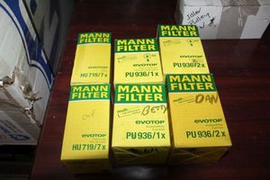 lot 64 image: Six Volkswagen Oil Filters by Mann Evotop 2 HU7197X, 2 PU9361X, 2 PU9362X
