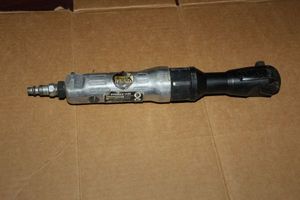 lot 119 image: Central Pneumatic Air Socket Wrench