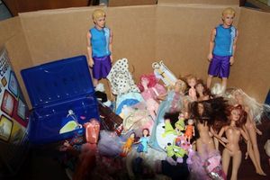 lot 152 image: Barbies, Ken dolls and Polly Pockets