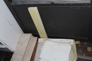 lot 172 image: Ceramic tile Pieces