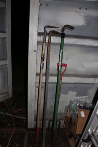 lot 178 image: Garden Hand Tools