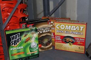 lot 183 image: Unopened Roach Killer