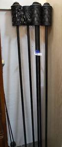 lot 19 image: Tiki torches