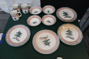 lot 25 image: Gibson Dishes one bowl has a chip see pic.