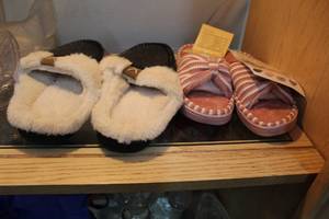lot 33 image: size 7 house shoes