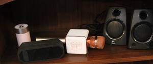 lot 34 image: Bluetooth speakers and a pop solo mic and computer speakers