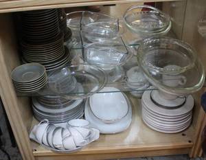 lot 41 image: Mixed lot of dishes theres Pyrex China and more
