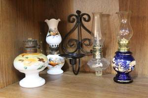 lot 43 image: 4 small oil lamps one missing the top one that comes with a metal wall hanger that is sets in about 7 inches tall