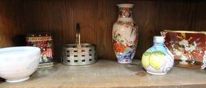 lot 44 image: Shogun dynasty vase Chinese tin and more see pic