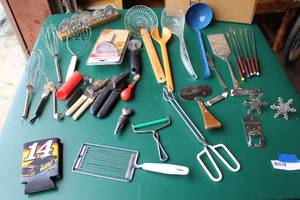 lot 51 image: Utensil lot