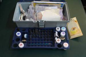 lot 54 image: cake decorating kit