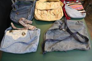 lot 59 image: lot of handbags