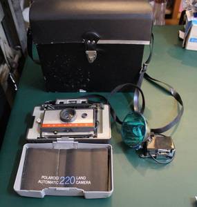 lot 64 image: polaroid automatic land camera 220 with case and flash
