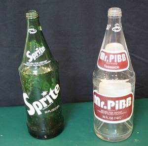 lot 79 image: Vintage 32 oz Sprite bottle and 32 oz Mr pit bottle