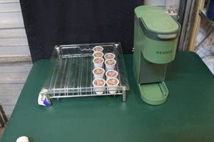 lot 84 image: Keurig with pod holder