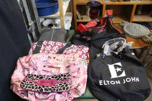 lot 127 image: Totes and bags see picture