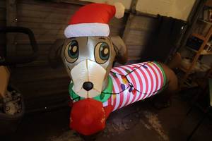 lot 144 image: Yard blow up dog