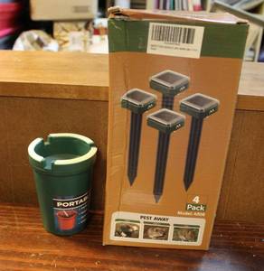 lot 158 image: Pest away 4 pack and ashtray